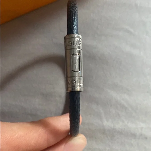 Louis Vuitton “Keep it” Bracelet - Picture 3 of 5